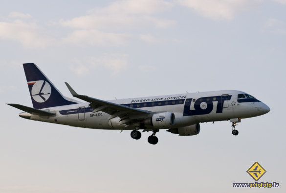 Embraer 170STD (ERJ-170-100STD)